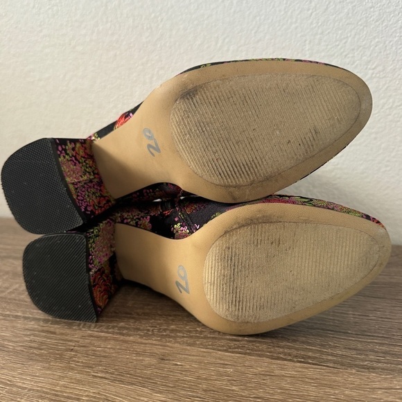 Steve Madden Sania-V Booties, Black Floral Jacquard, Size 6 - Picture 6 of 7
